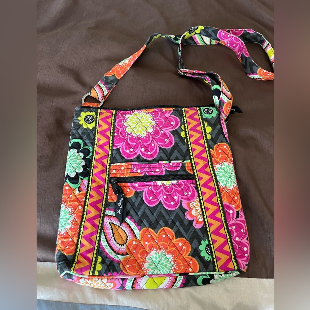 Colorful Vera Bradley crossbody like new!